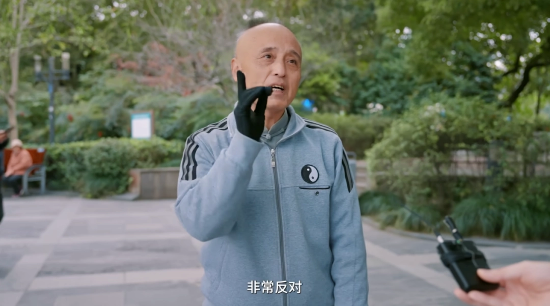 当我在看60岁的老人打电竞比赛时,我在看什么