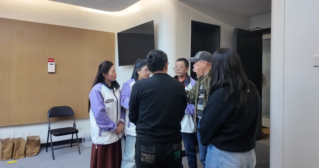 当我在看60岁的老人打电竞比赛时,我在看什么